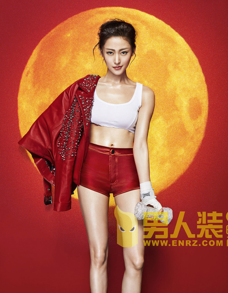 小露香肩赤色搏击 张天爱演绎另类性感