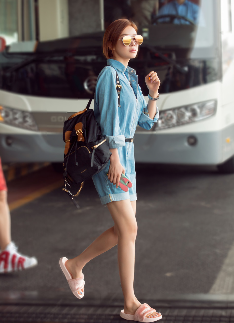 9,袁姗姗穿着清凉摩登