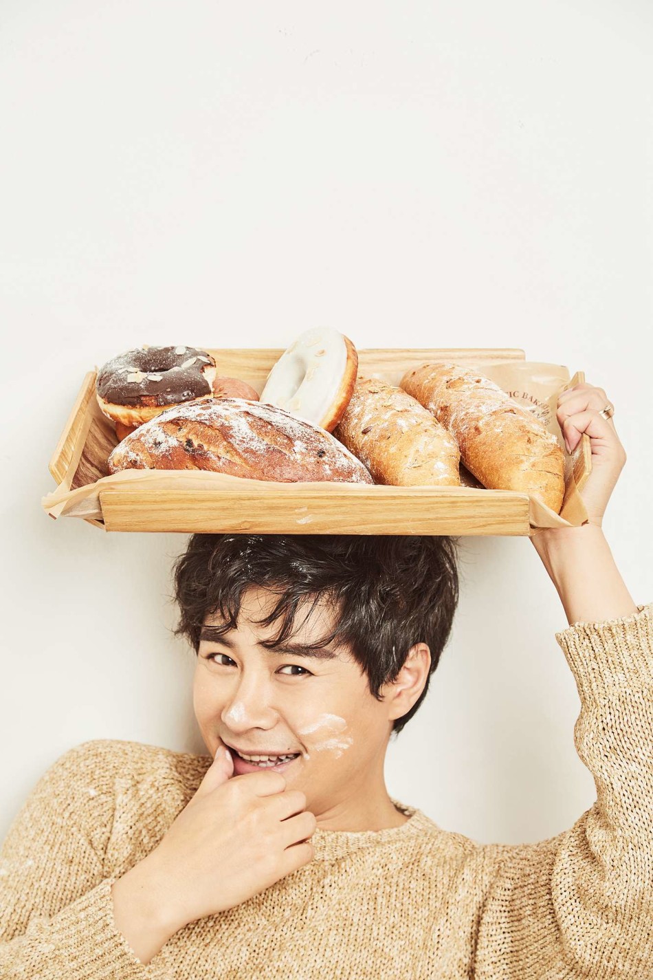 一代男神伊扬曝最新写真 阳光时尚魅力不减