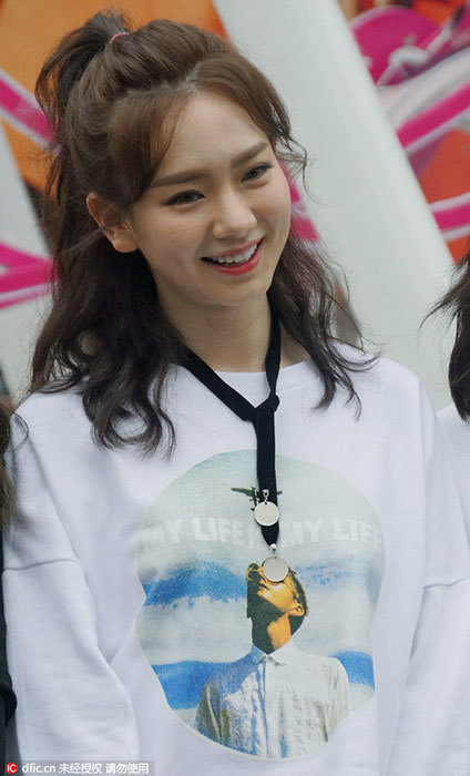 满大街半丸子头太腻 换上这款半马尾准赢!