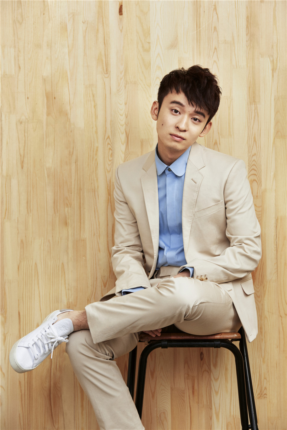 董子健写真打破次元壁 年轻霸道总裁近在眼前
