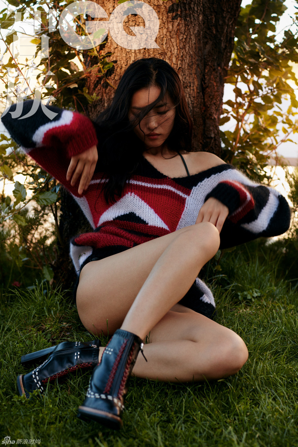 超模刘雯比基尼登封面 开怀大笑率性迷人