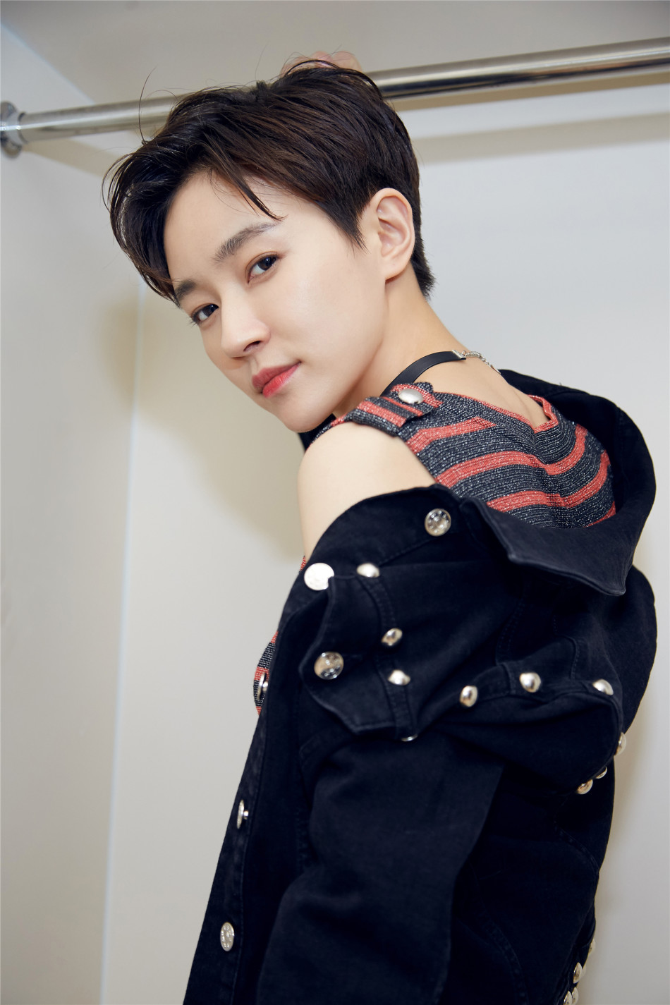 炮哥焦俊艳的中性范儿掰弯你没商量