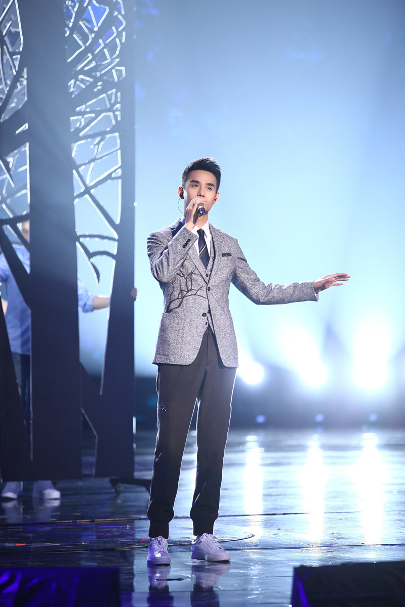 王凯落泪别《跨界歌王》唱《好久不见》道不舍
