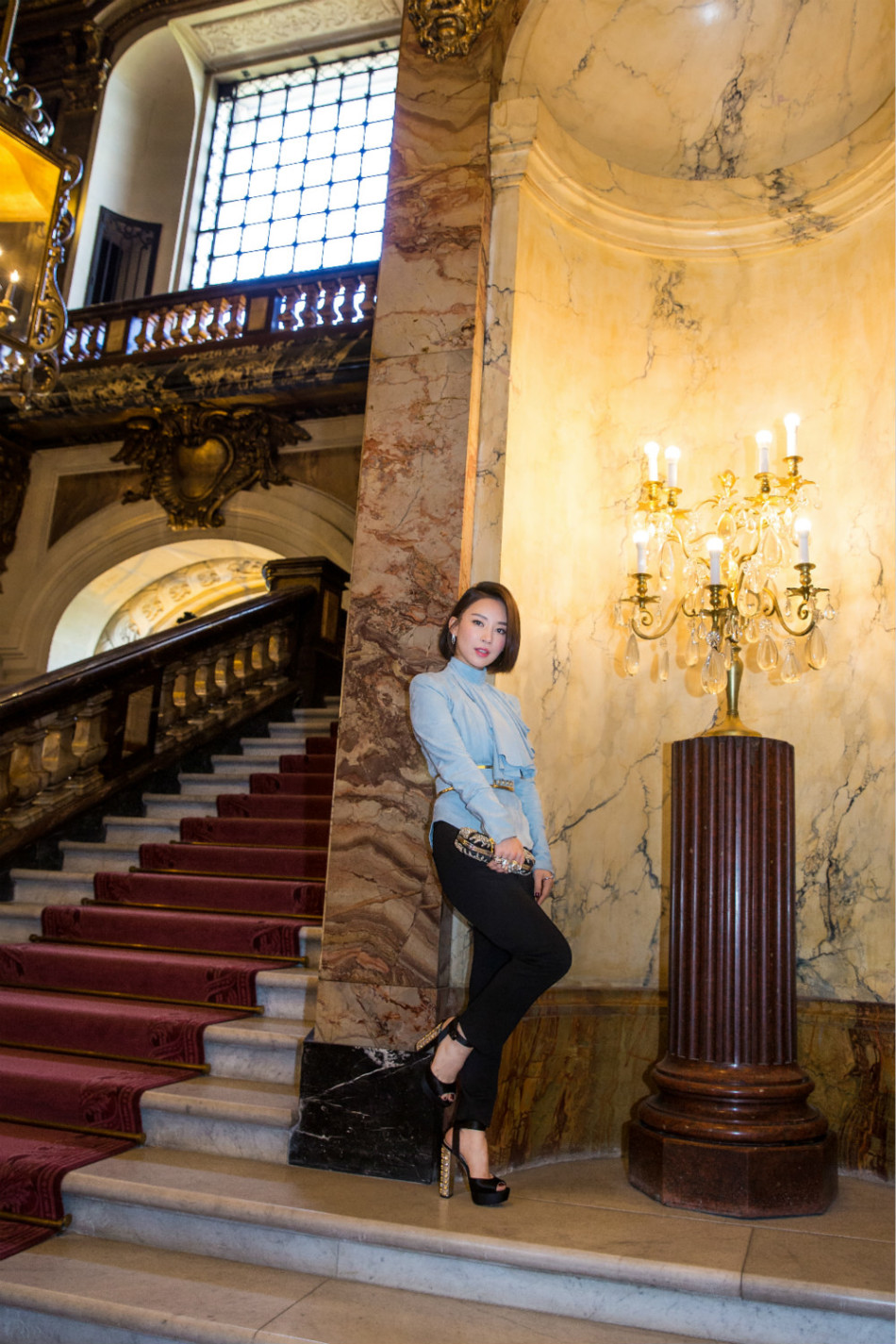 9月29日巴黎时间下午3:00,九球天后潘晓婷亮相 balmain 2017春夏巴黎