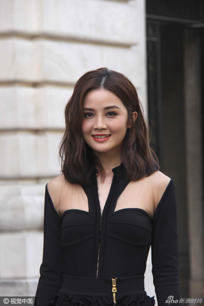 蔡卓妍balmain头排看秀