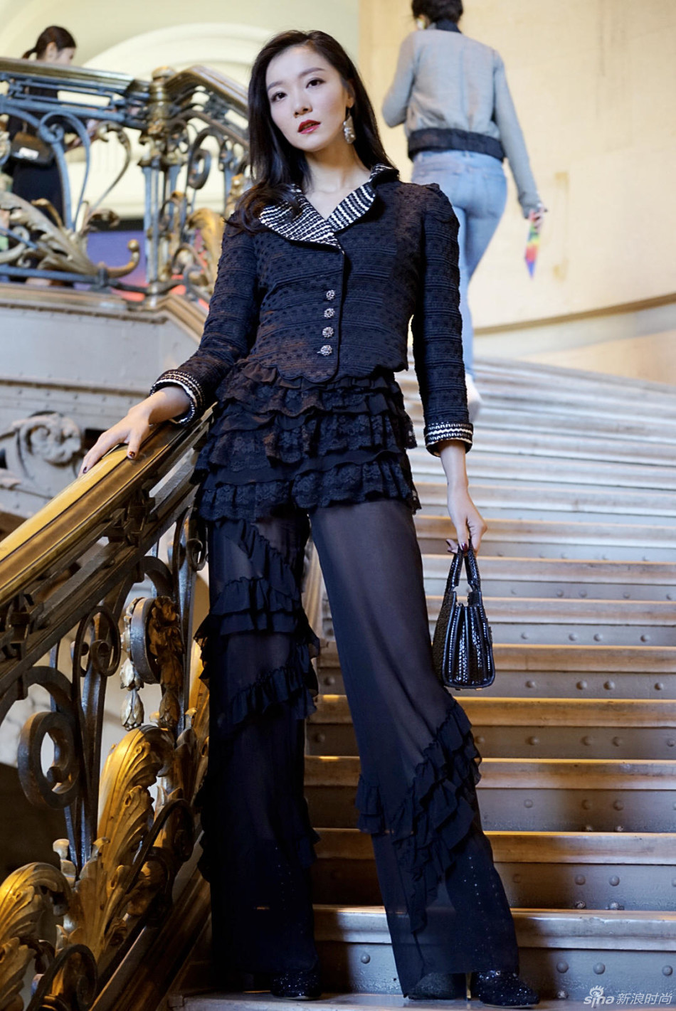 齐溪黑衣助阵夏姿陈大秀 美艳霸气尽显摩登范儿_高清图集_新浪网