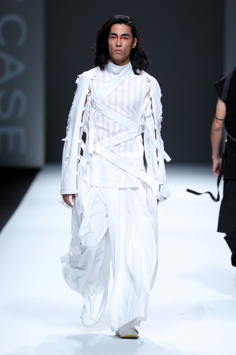 西游记的「到此一游」,与just in case时尚理念「流行无理」不谋而合