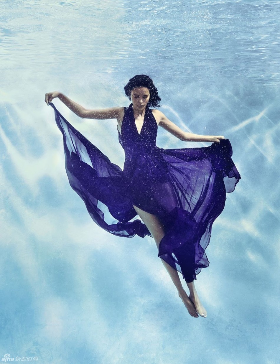 超模水下时装大片 飘逸唯美演绎湿身诱惑