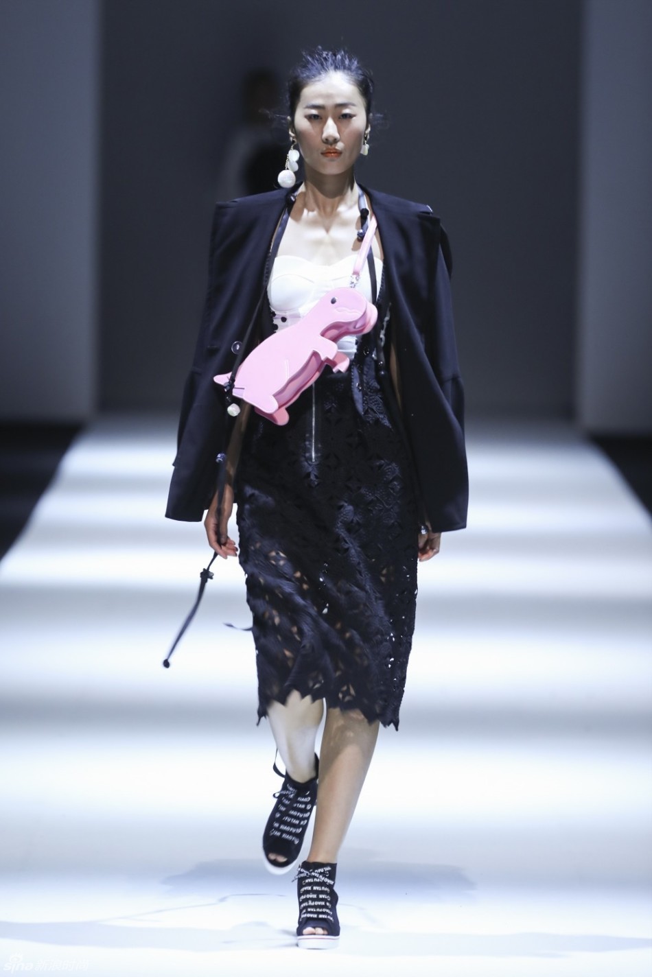 2017春夏上海时装周唐晓芙秀场
