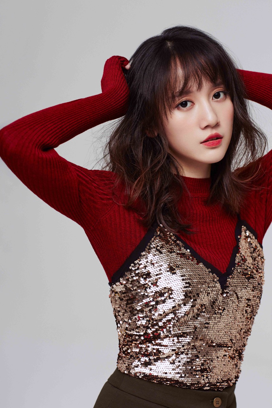 李墨之最新大片演绎知性风格秋冬也有新玩法