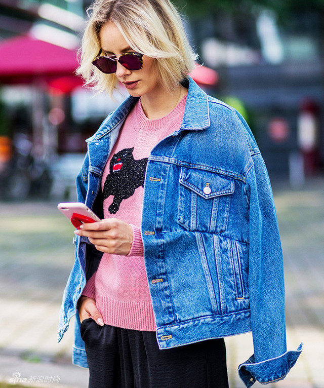 达人示范 当然你还可以采用不好好穿外套的披衣服大法!