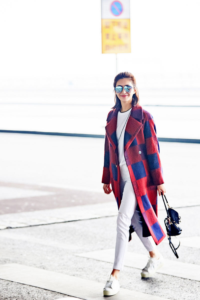 每日美搭 江疏影格子大衣时髦大气