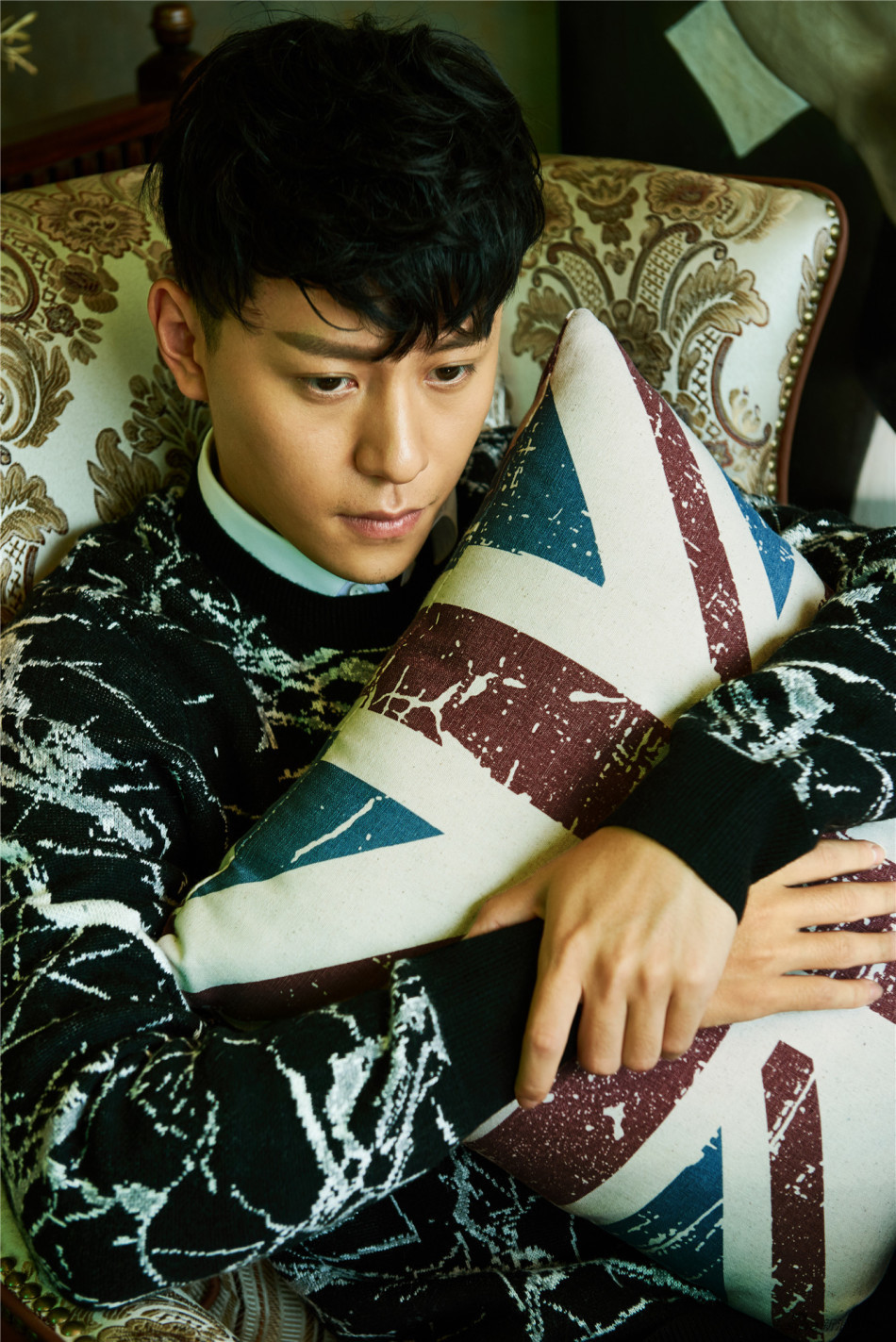 秦俊杰最新冬季大片可萌又可撩!