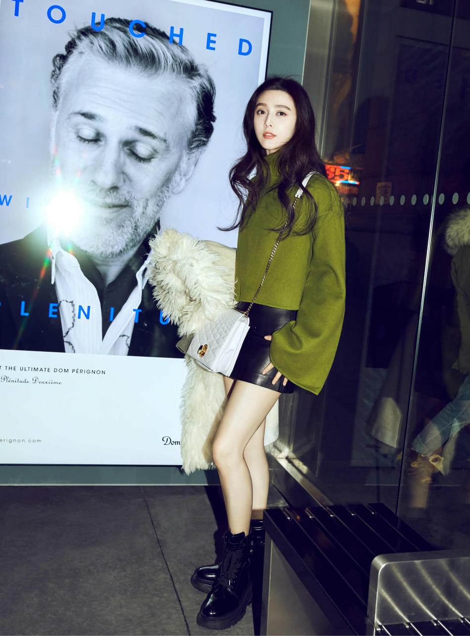 范冰冰巴黎街拍曝光 雪肌白腿美出新境界