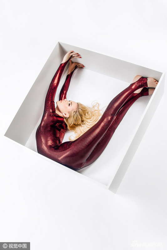 世界上最柔软的人2017年历 展妖娆水蛇腰