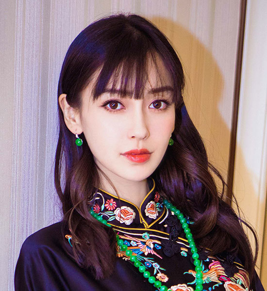发型资讯 69 查看内容  "撩撩卷"配上一个羽毛刘海,更显angelababy