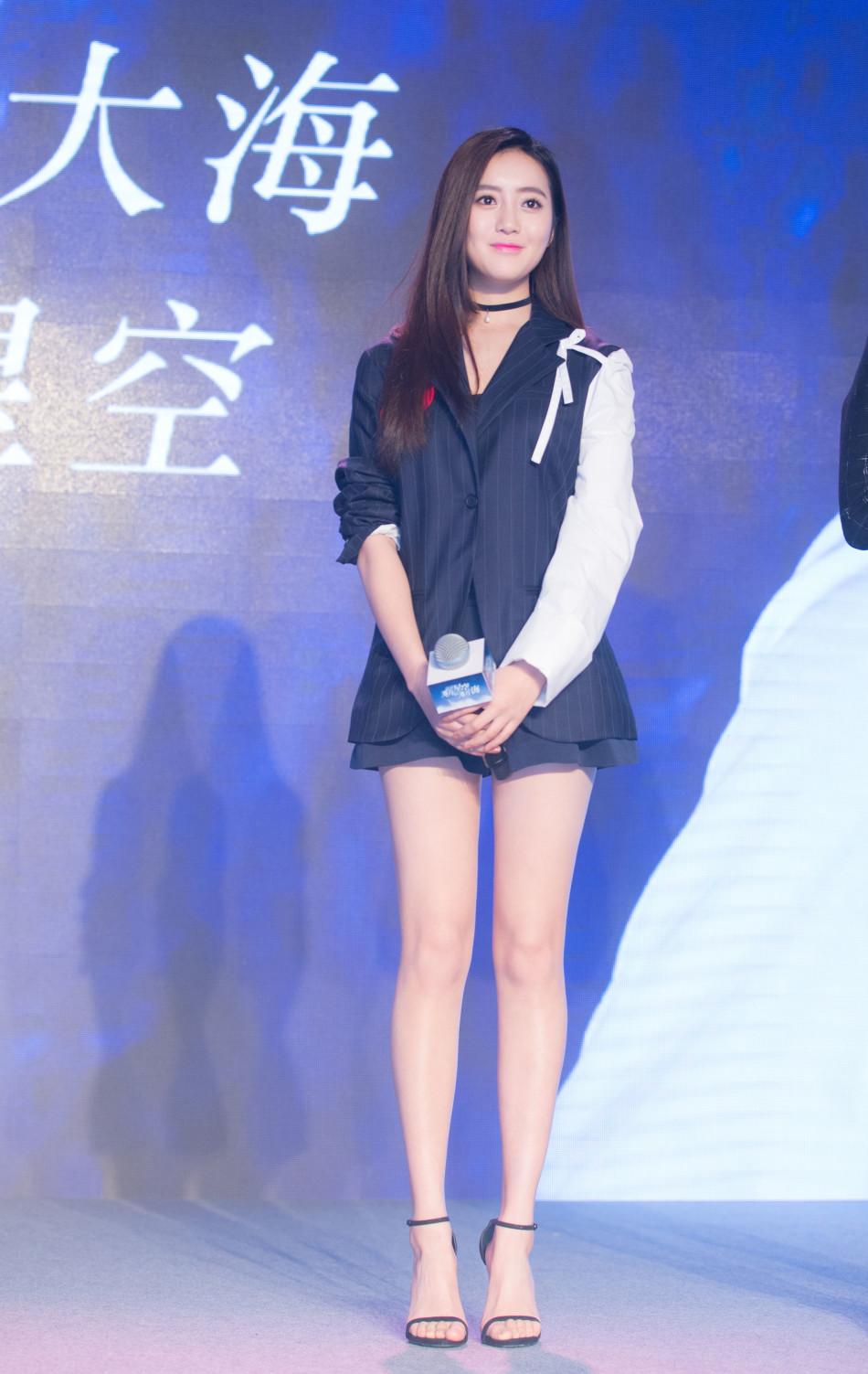 王梓薇酷美难挡 星空海新鲜面孔引期待