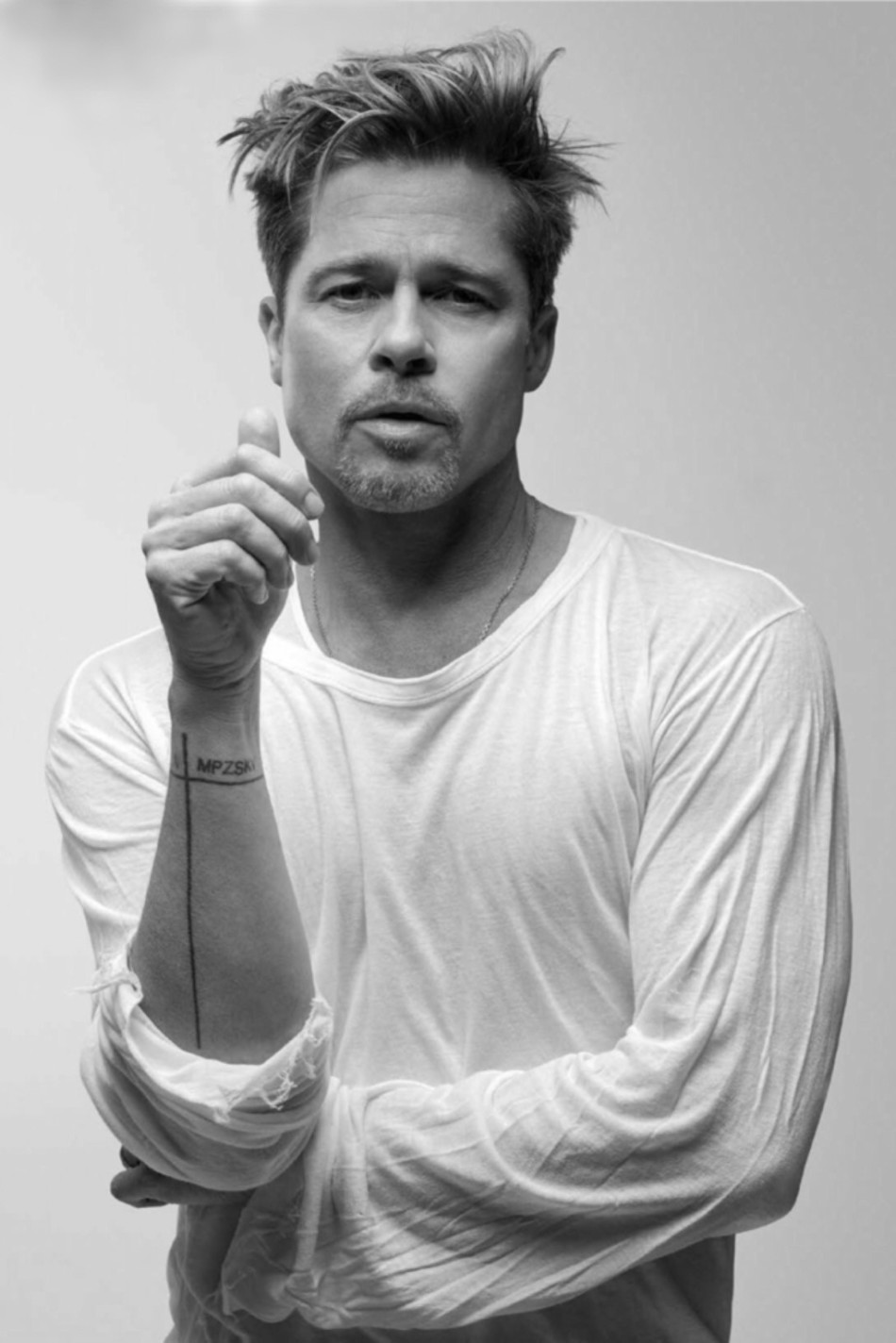 布拉德-皮特封面大片 岁月沉淀演绎沧桑型男