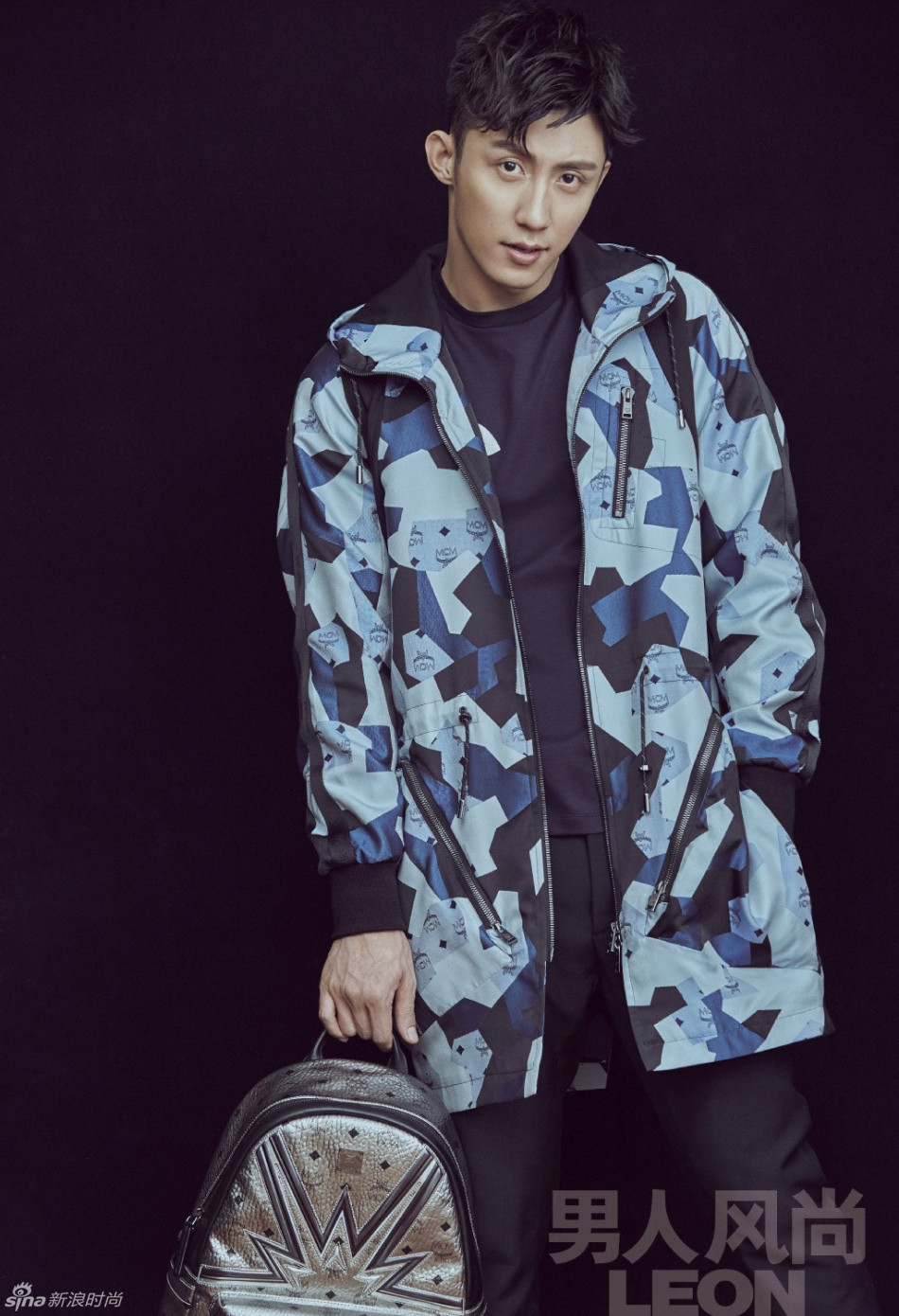 黄景瑜登封面 帅气迷彩夹克展示青春范儿