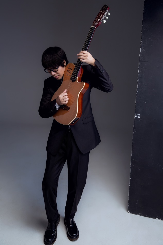 1 / 6 水木年华主唱,电影导演卢庚戌携娇妻张辛怡恩爱出镜,新写真甜蜜