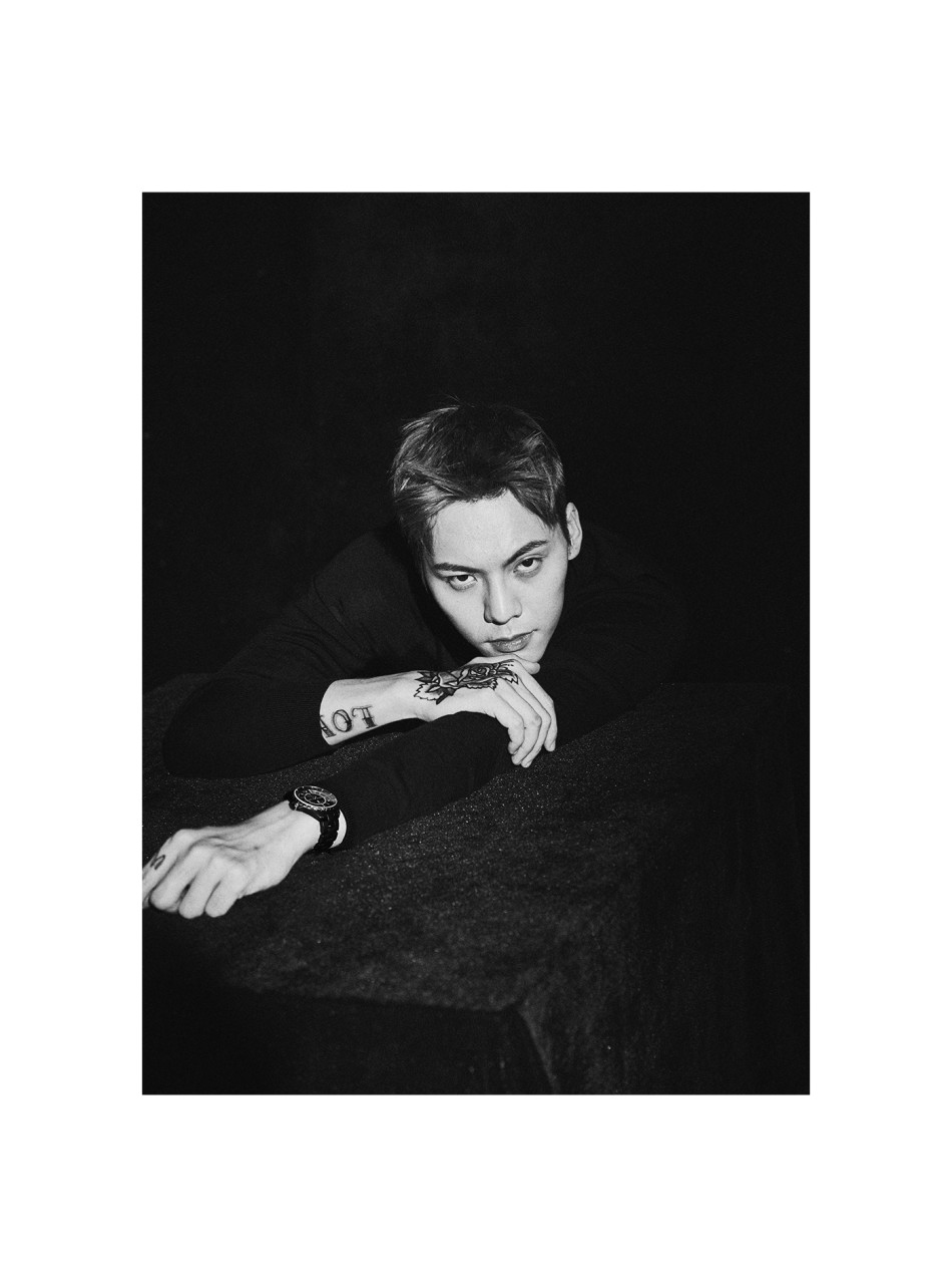 陈伟霆黑白光影演绎狂拽不羁独特气质