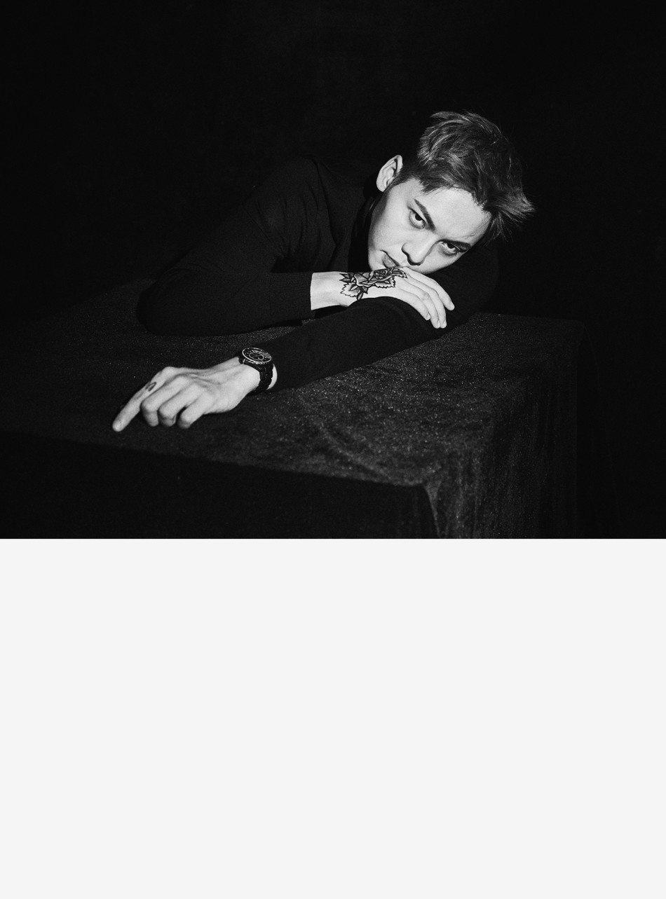 陈伟霆黑白光影演绎狂拽不羁独特气质