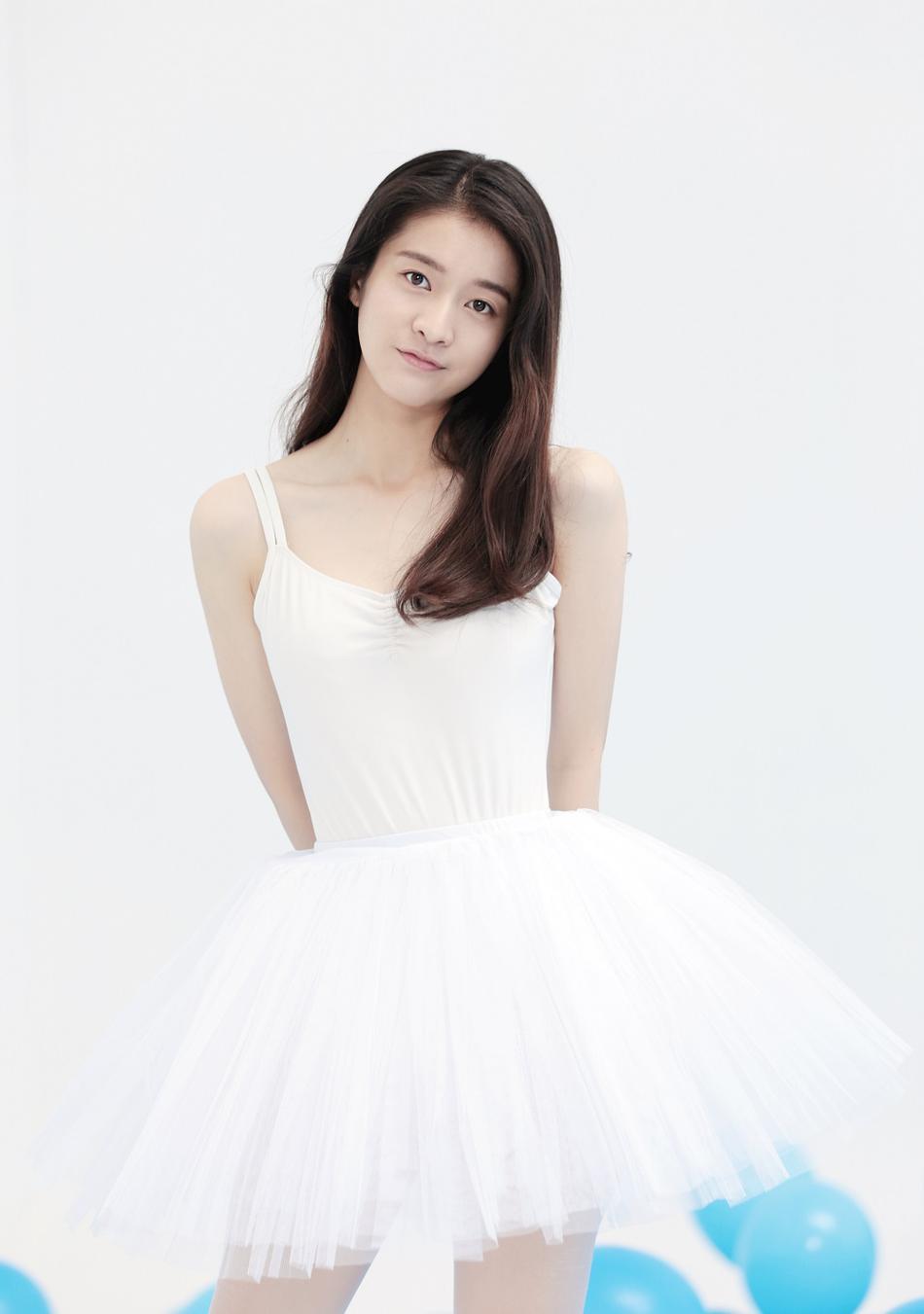 张雪迎化身芭蕾精灵仙气十足