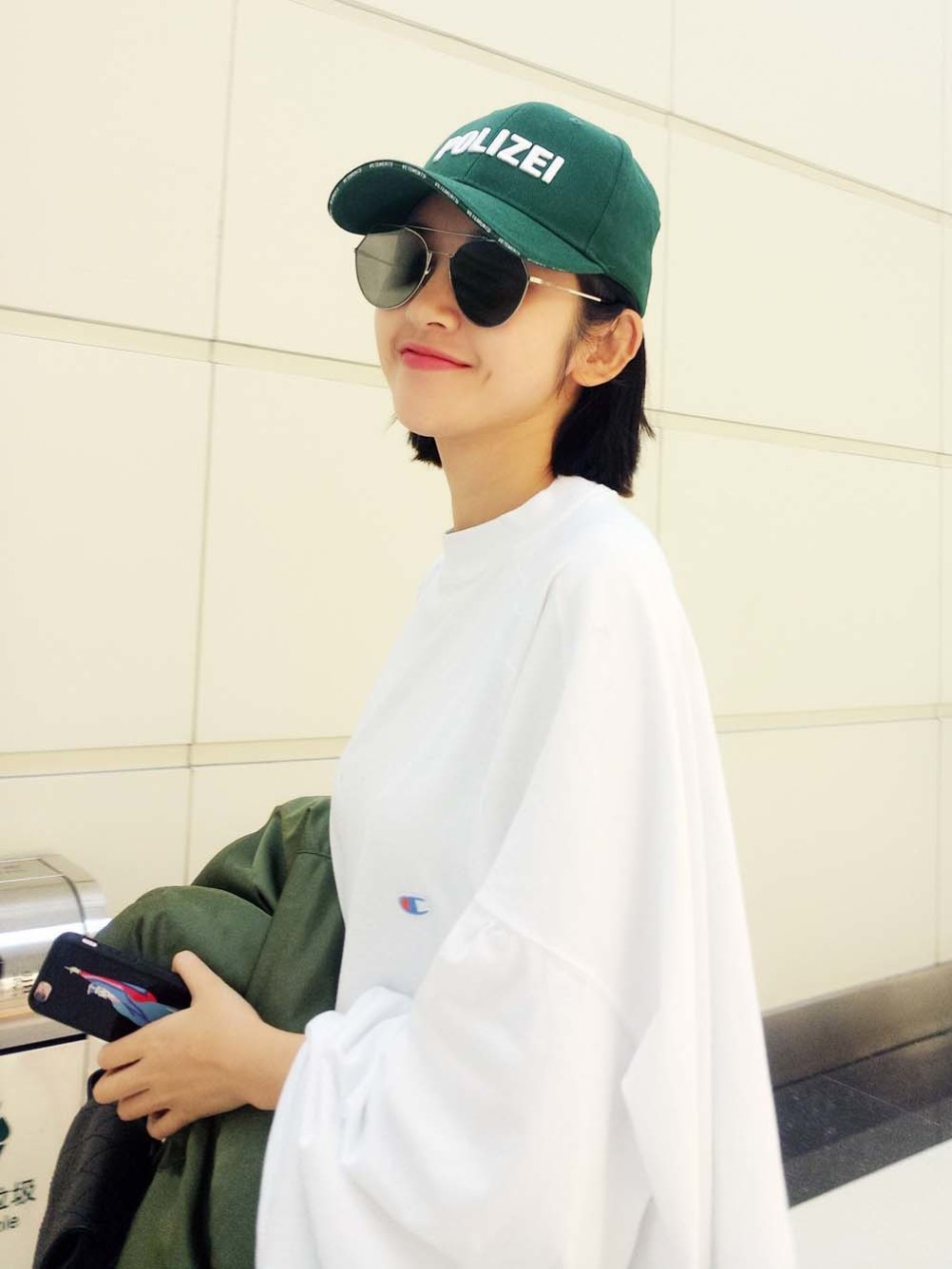每日美搭 唐艺昕棒球外套混搭潇洒帅气_高清图集_新浪网
