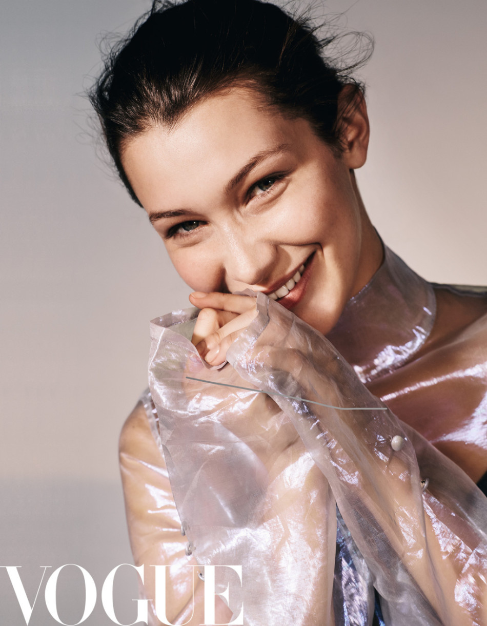 贝拉-哈迪德拍vogue大片 镂空廓形碰撞别样性感[9p]
