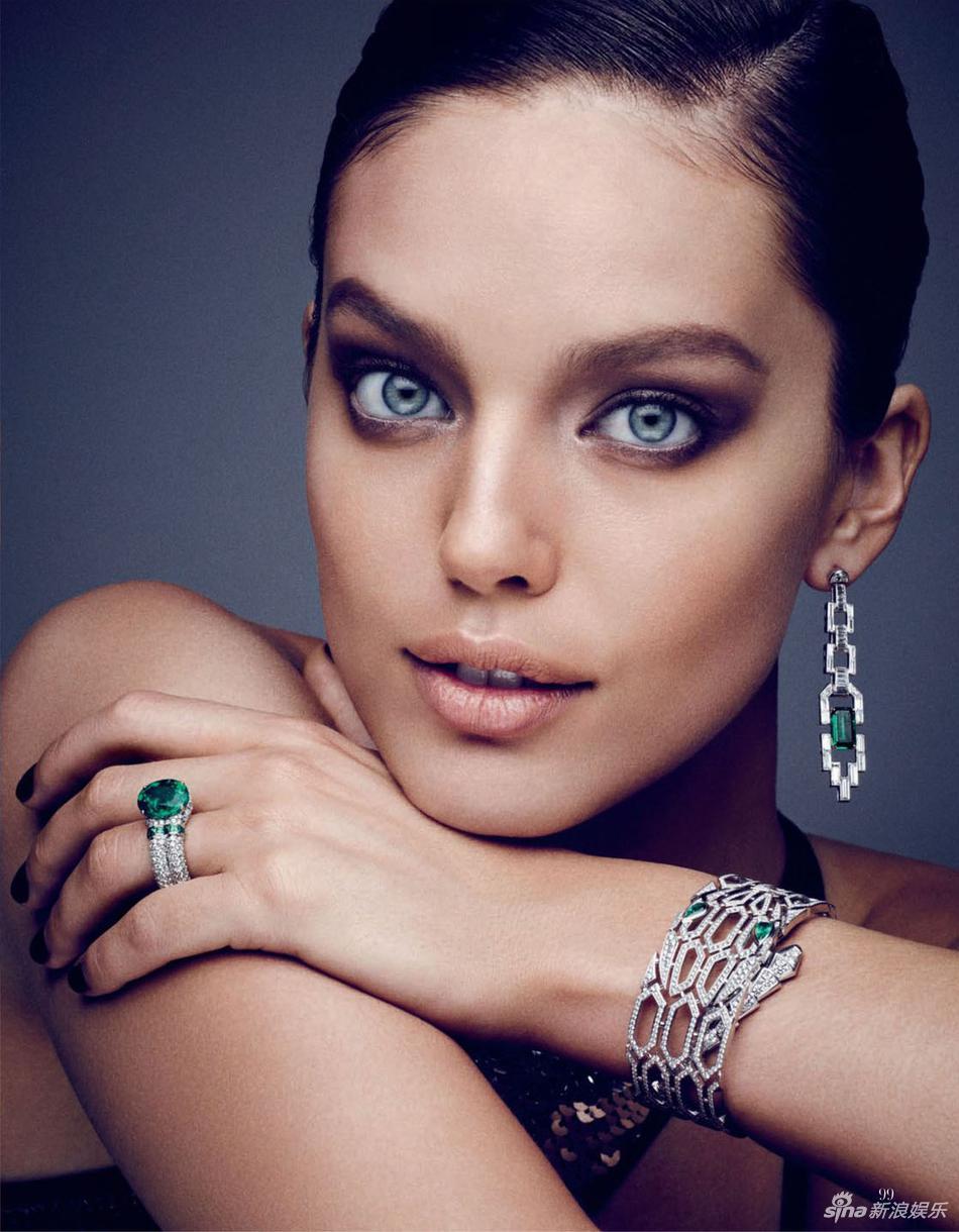 超模艾米丽演绎大地色极致矿质眼影