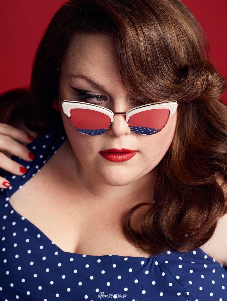 《this is us》女星克丽丝梅斯复古猫眼妆大片