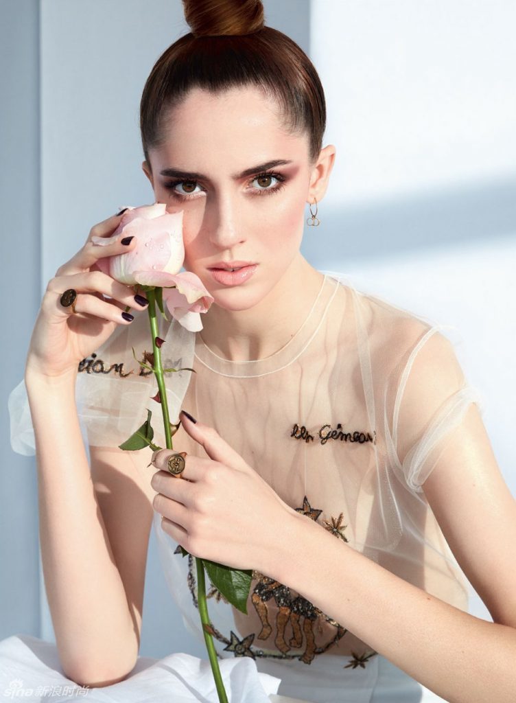 超模演绎dior鲜花大片 唯美少女白皙迷人