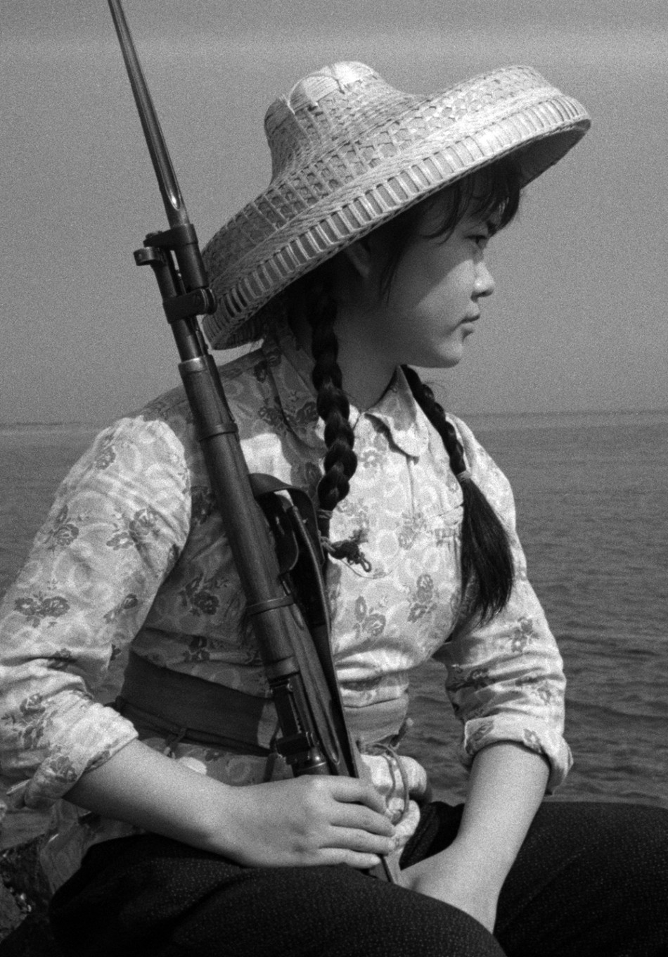 由中国美术馆主办的 "光影见史——吴印咸诞辰115周年摄影艺术展"于