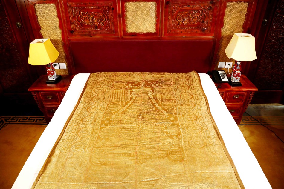 刘嫕收藏织金缂丝陀罗经被