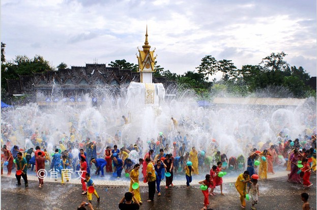 西双版纳泼水节