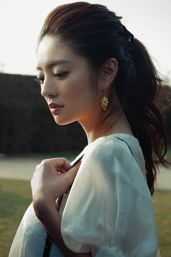 新浪时尚独家呈现安以轩巴黎时装周时尚大片