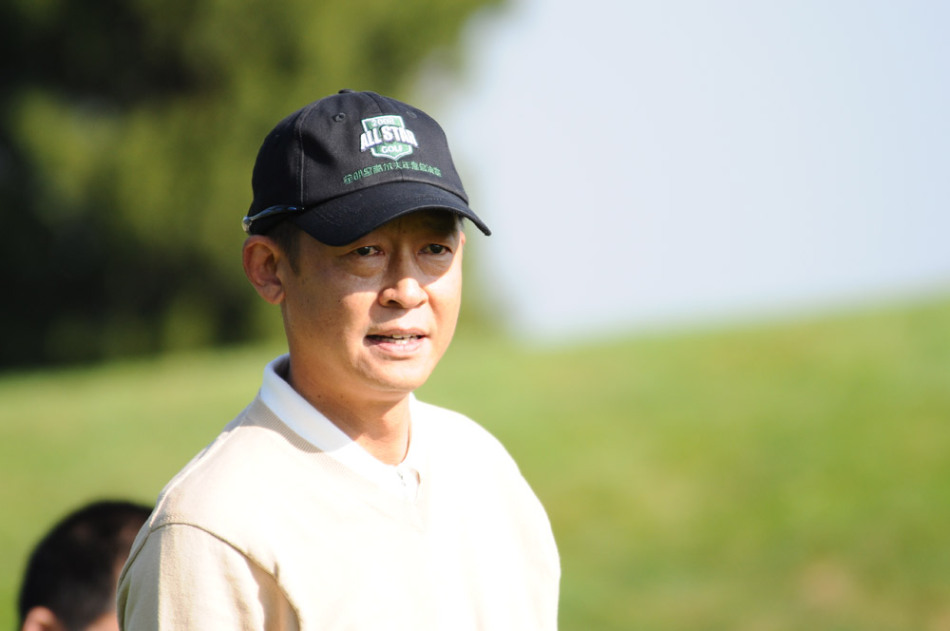 王志文高尔夫镜头秀_高清图集_新浪网