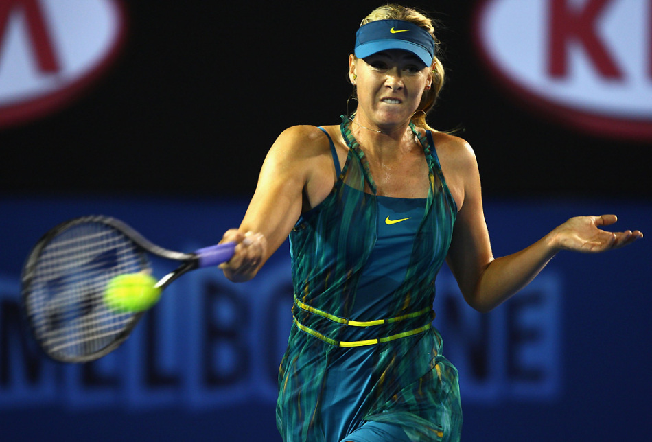 北京时间1月19日消息,澳网首轮费德勒苦战逆转安德列夫晋级,图为