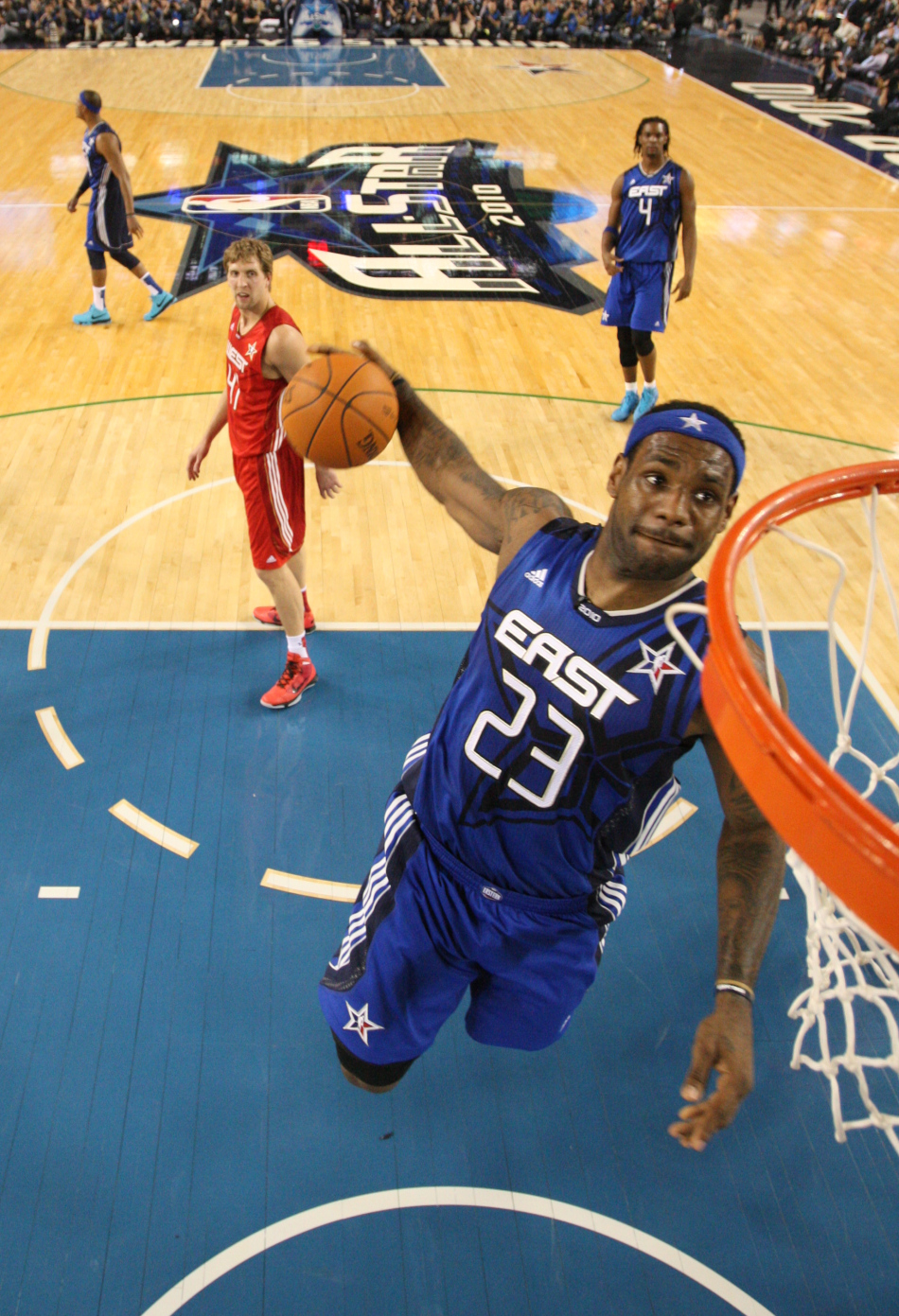 全明星东西部对抗赛精彩瞬间_高清图集_新浪网