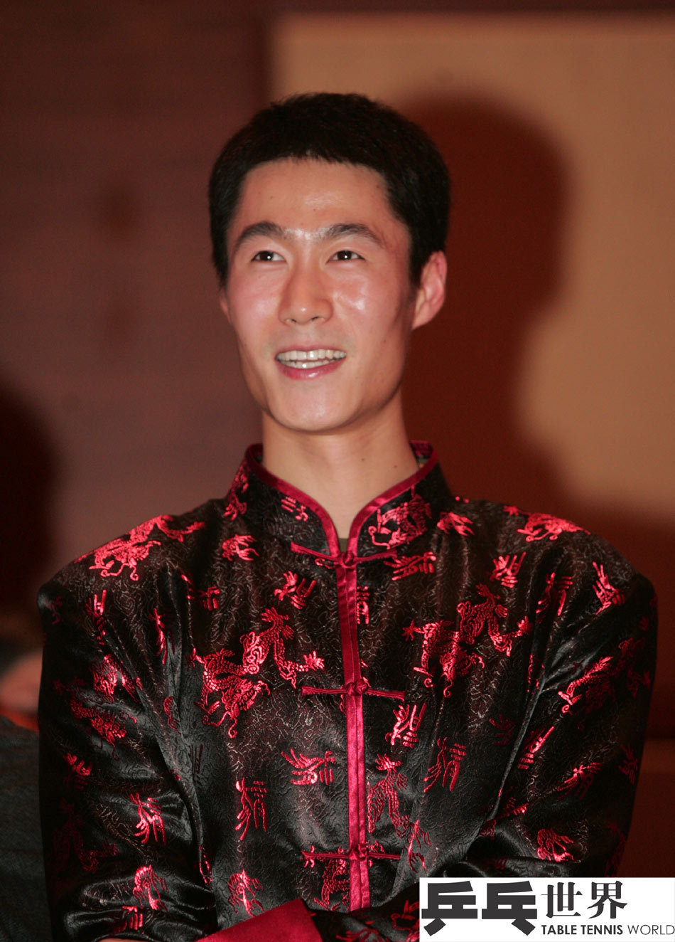 王励勤最新写真照曝光_高清图集_新浪网