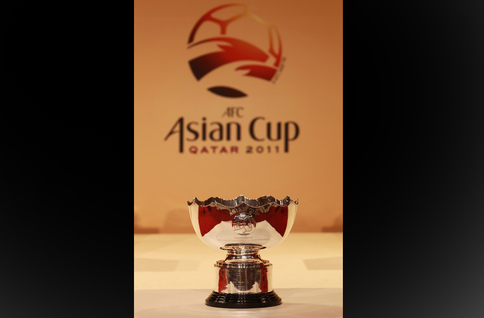 亚洲杯奖杯亮相卡塔尔_高清图集_新浪网