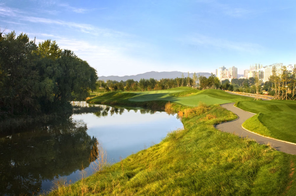 奥园高尔夫俱乐部是奥林匹克公园地区清河湾之后的又一个高尔夫俱乐部