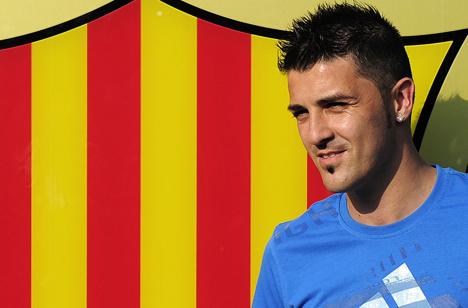 比利亚亮相诺坎普球场_高清图集_新浪网