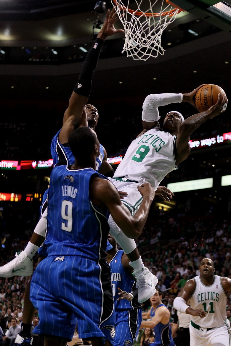 东部决赛vi-隆多惊魂一摔_高清图集_新浪网