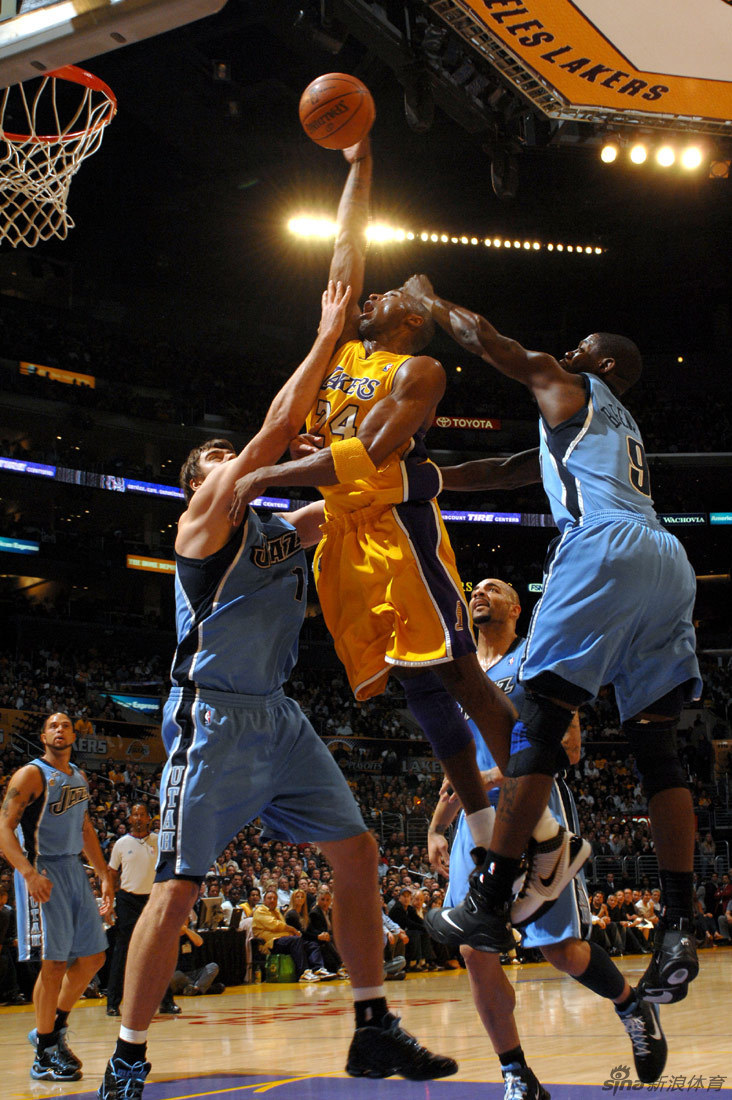 科比百大灌篮秀_高清图集_新浪网