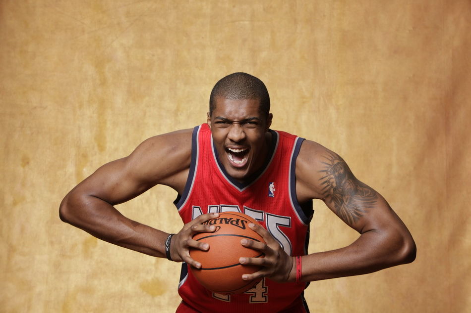 2010新秀拍摄球衣宣传照_高清图集_新浪网