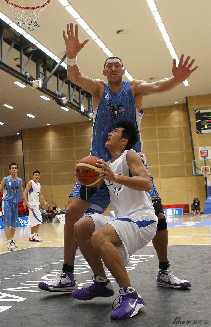 孙明明闪耀中澳热身赛_高清图集_新浪网