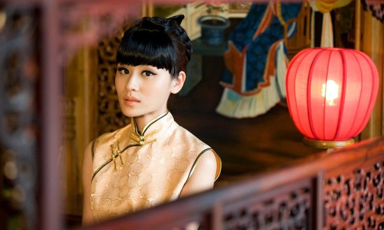 叶一茜登杂志秀旗袍