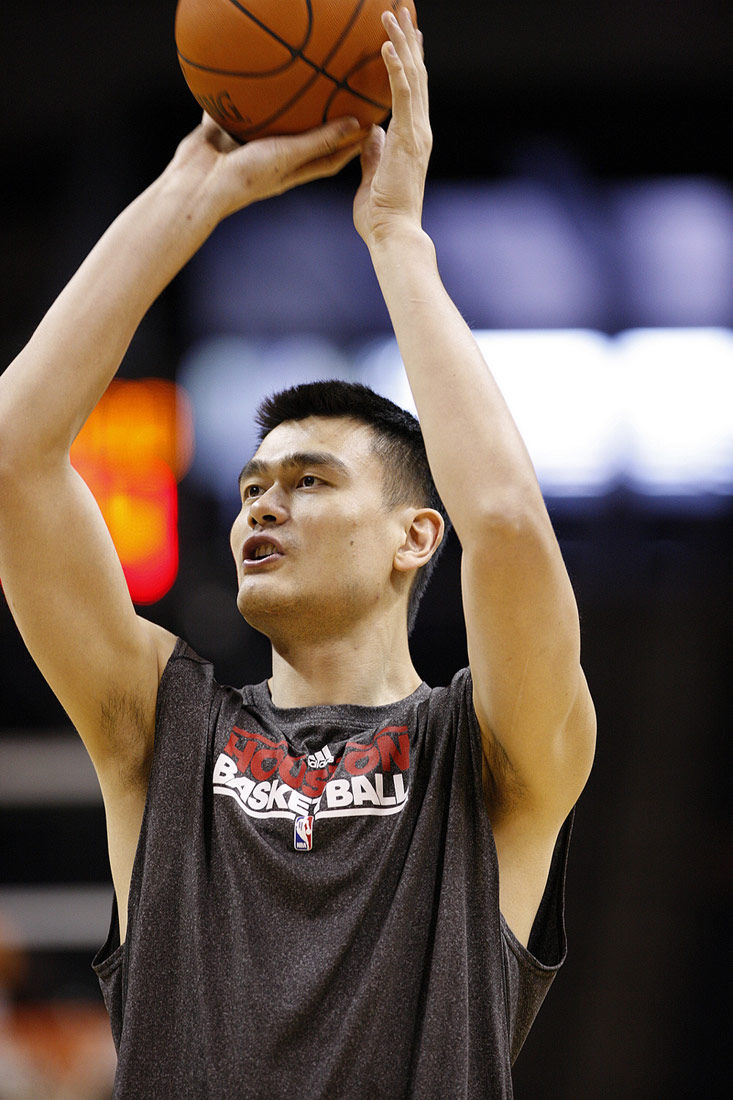 姚明热身缺阵对阵马刺